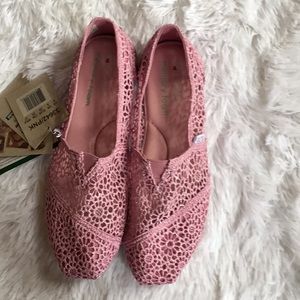 Bobs NWT Pink Metallic Crochet Mesh Lace Slip on Loafers Memory Foam Size 8